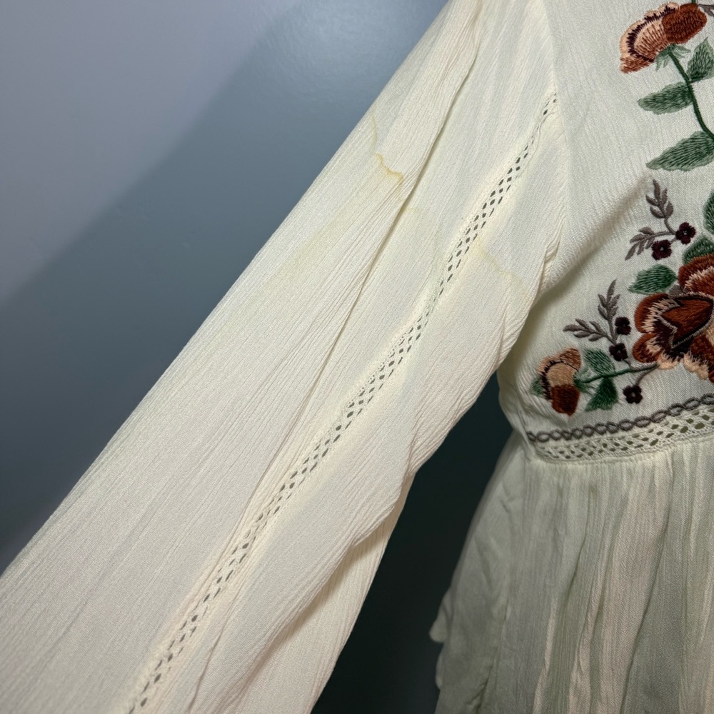 Angie Cream Blouse with Floral Embroidery FLAWED - Picture 6 of 8